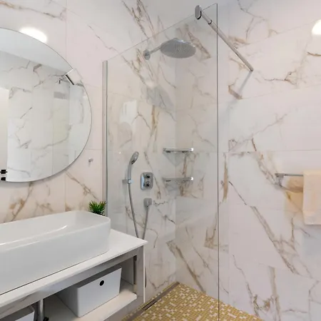 5 Star Luxury Villa78 *