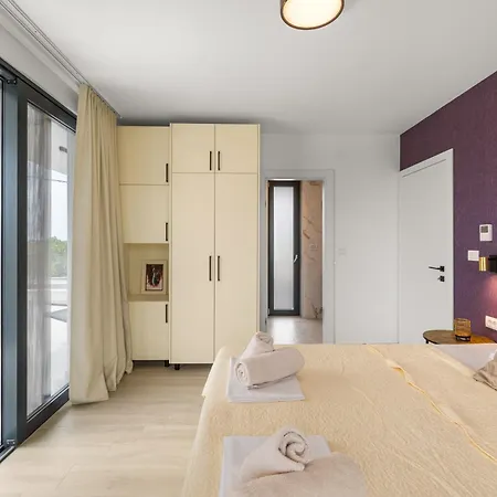 5 Star Luxury Villa78 Banjole