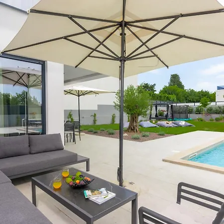 5 Star Luxury Villa78 *