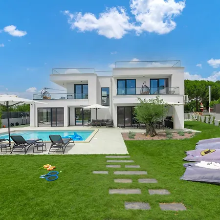 5 Star Luxury Villa78 Vila *