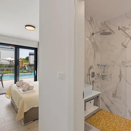 5 Star Luxury Villa78 *