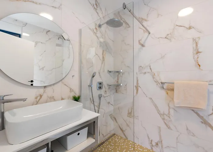 5 Star Luxury Villa78 *