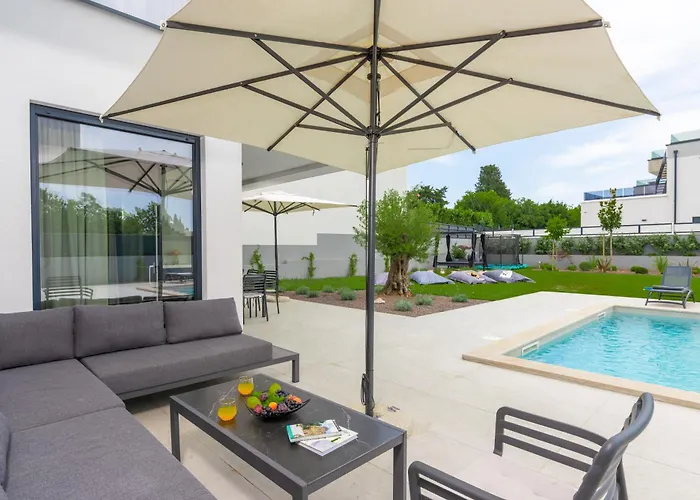 5 Star Luxury Villa78 *